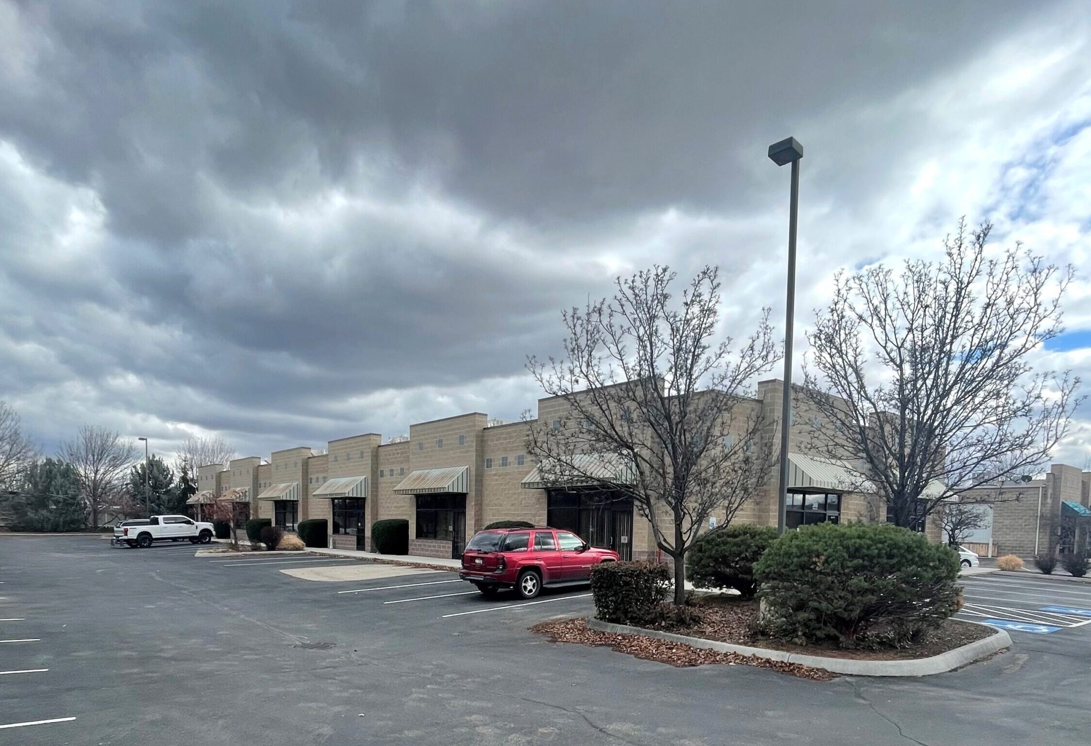 Office/Flex Space For Sale or Lease Meridian, ID Lee & Associates