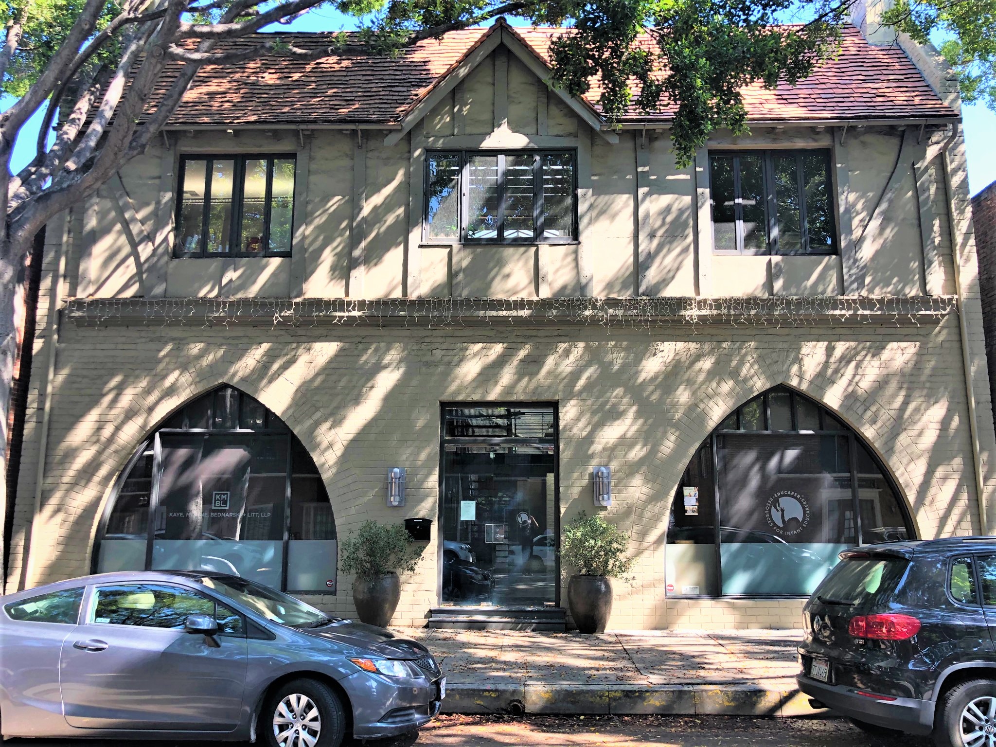 Lee & Associates closes sale of an office and retail building in