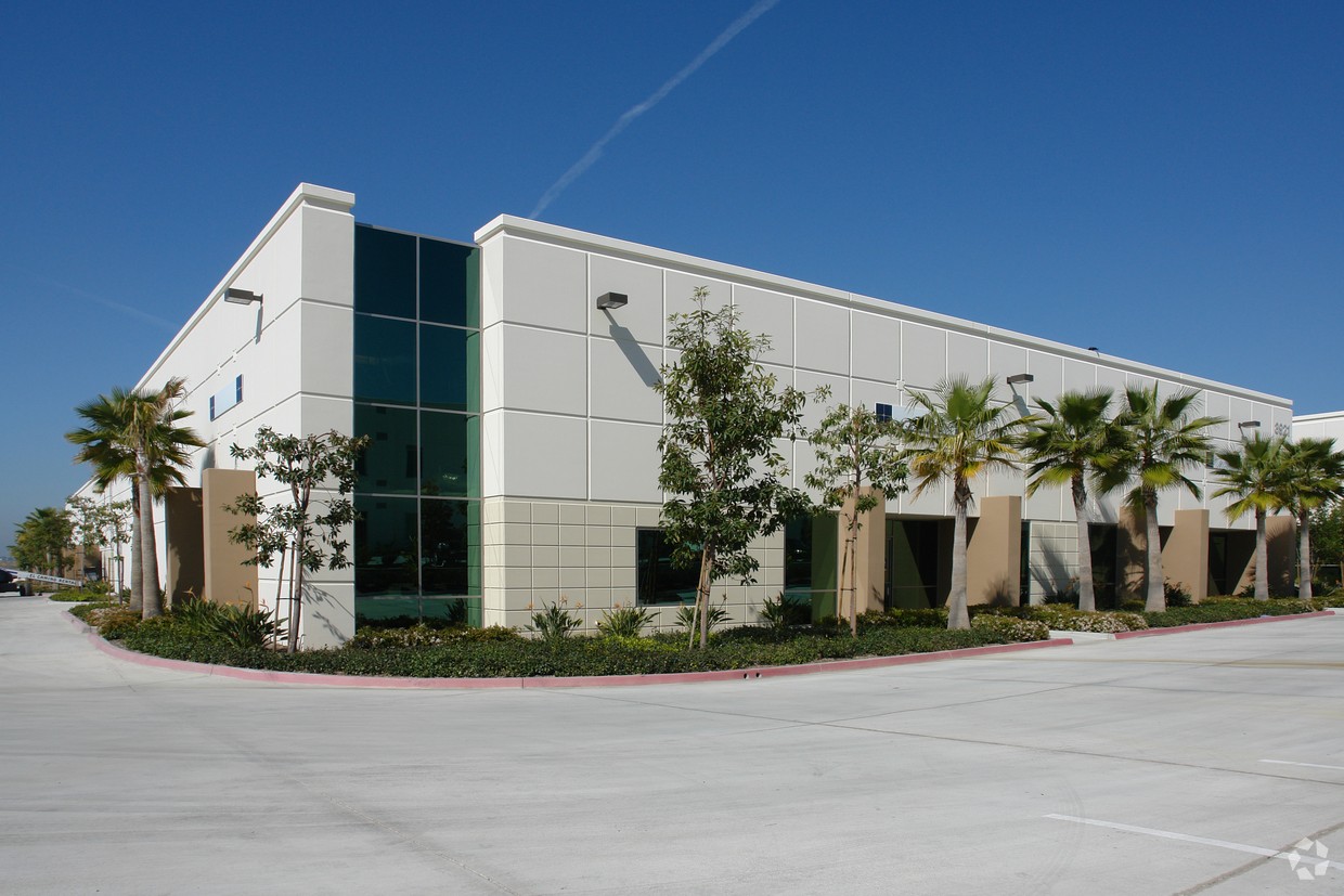 Lee & Associates North San Diego County Completes the 2,095,000 Sale of a MultiTenant