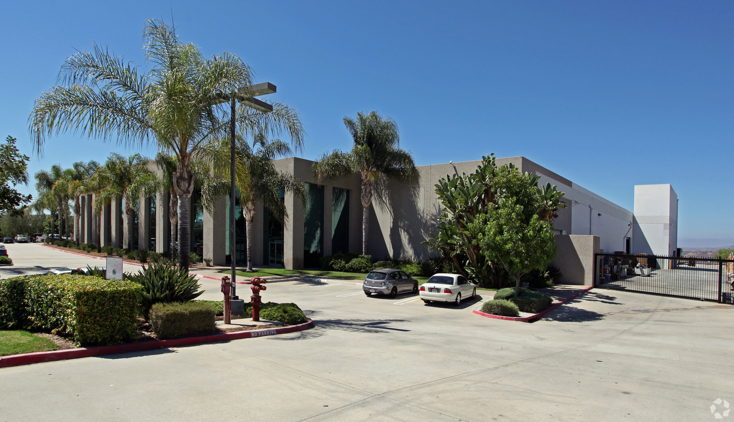 Lee & Associates Williams Roth Group Sells 129,000 SF Industrial
